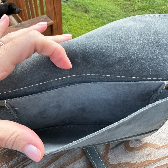 Portland Leather Envelope Convertible Crossbody Bag - Picture 4 of 5